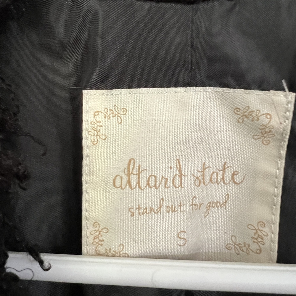 Altar'd State Vest SM Black Shaggy Faux Fur Layering Pockets Cozy Boho Pockets - Picture 2 of 3